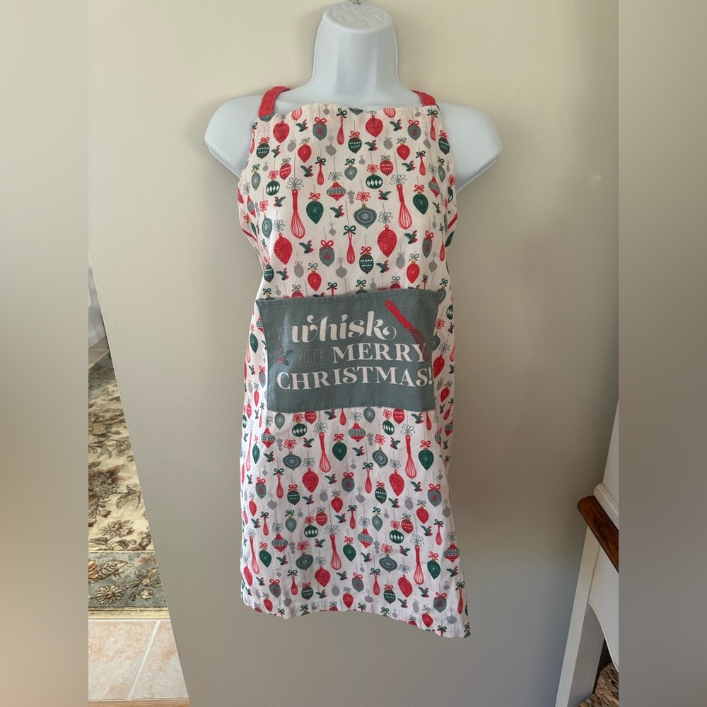 Krumbs Kitchen farmhouse collection Christmas apron
With large front pocket
